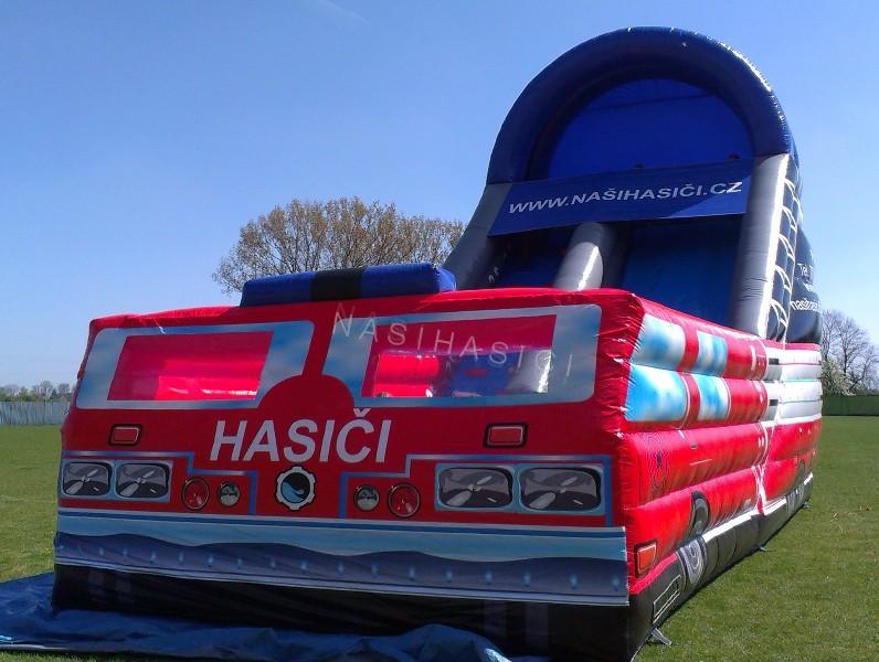 Hasičské auto skluzavka